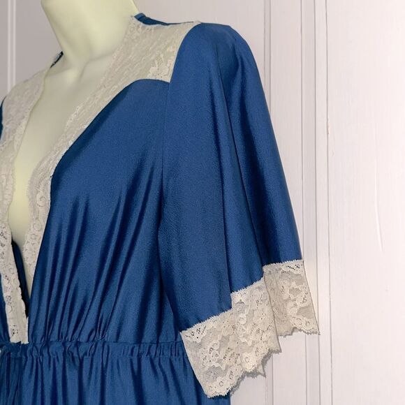 Vintage Shadowline Blue Short Sleeve Robe with Cream Lace Trim - Picture 3 of 9